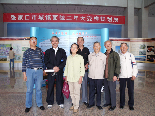 &nbsp;best365组织老同志实地参观市容变化