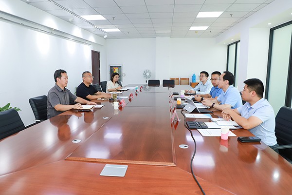 院长王立军与奇安信华北大区总监郭永辉座谈