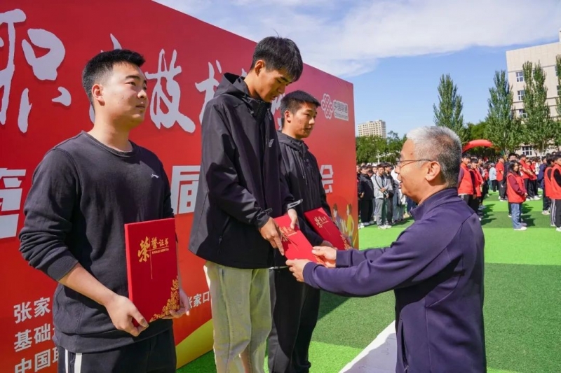 学院第十八届田径运动会胜利闭幕