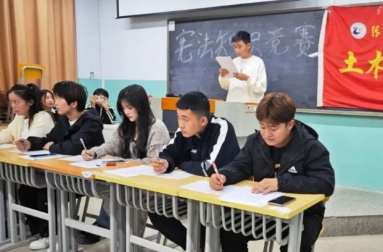 宪法宣传进校园 | best365积极举办宪法宣传活动