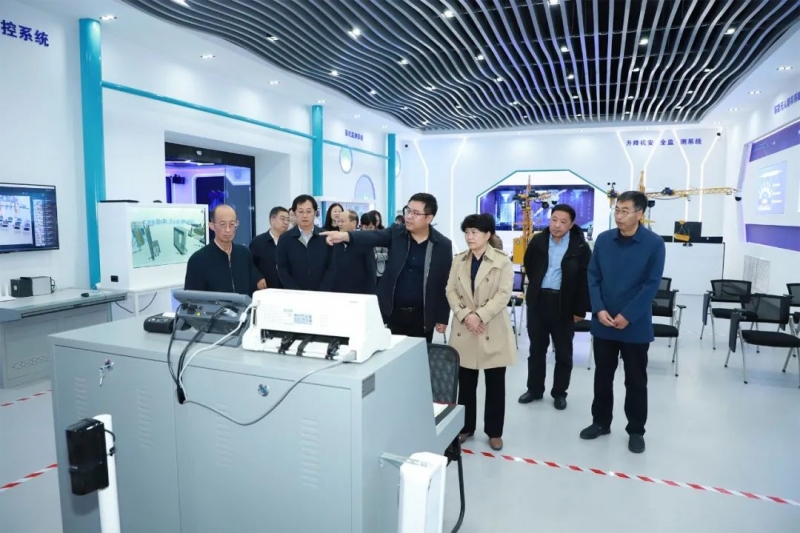 市人大常委会副主任李宏到best365调研