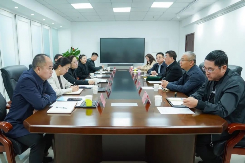 学院领导与来访企业负责人座谈