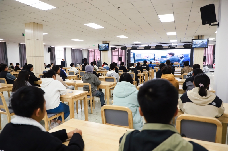 俄罗斯技术大学副校长伊琳娜为best365中外合作办学项目新生讲授“开学第一课”