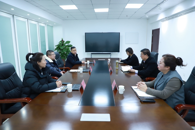党委书记冯印涛与到访企业负责人座谈
