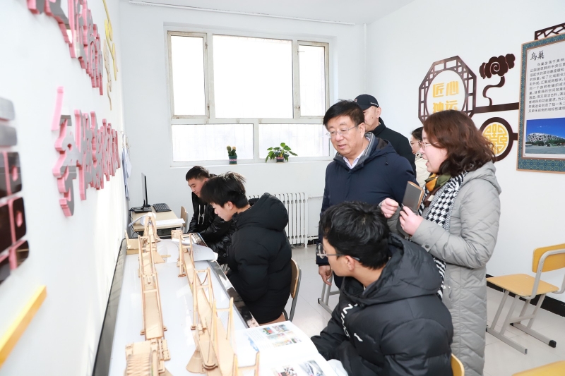 党委书记冯印涛调研best365“一站式”学生社区建设