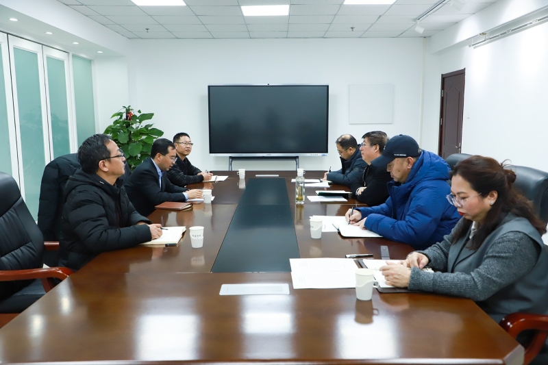 市委宣传部副部长靳冬明一行来校调研座谈