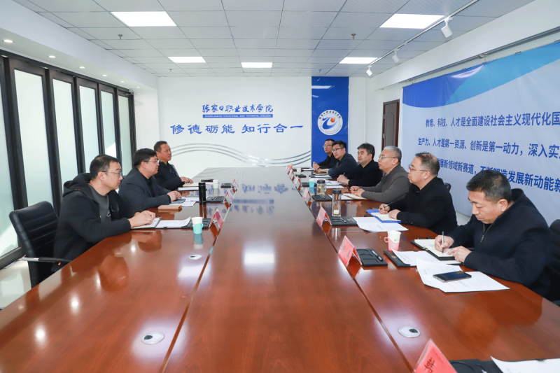 院长王立军与沧州工贸学校领导进行座谈