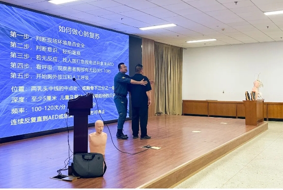 best365开展心肺复苏培训