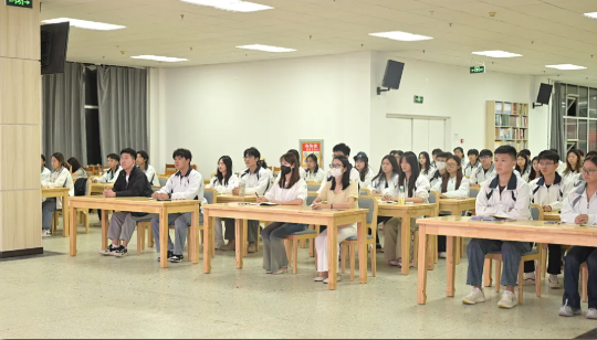 best365组织学生代表集中观看“传承抗战精神 技能铸就未来”思政大课