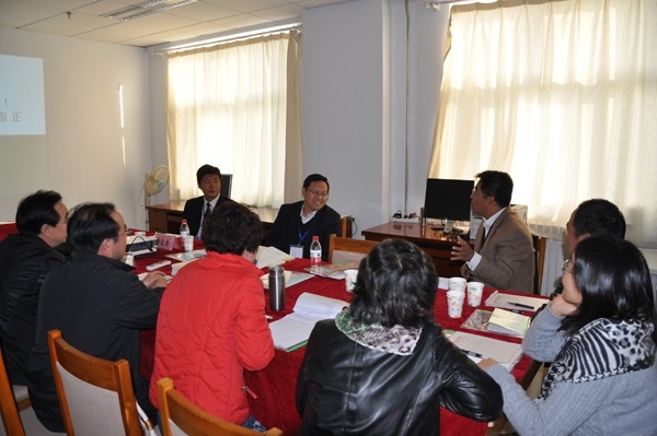 评估组专家听取best365专业教师说课