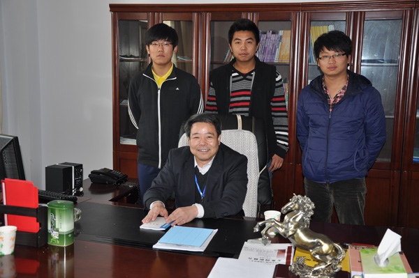 评估组专家与best365师生开展深度访谈