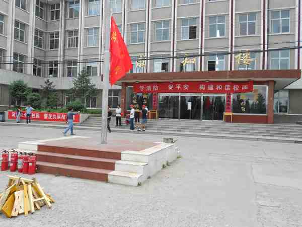 best365组织学生进行逃生及灭火演练