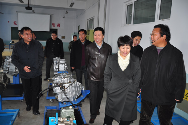 李宏副市长一行到best365调研