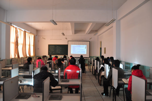 学院领导深入应用外语系调研