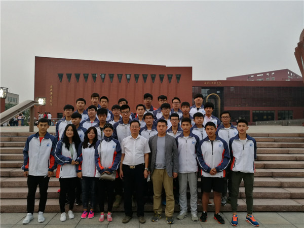 best365交换生与北工院部分师生共同走进清华大学欣赏高雅艺术