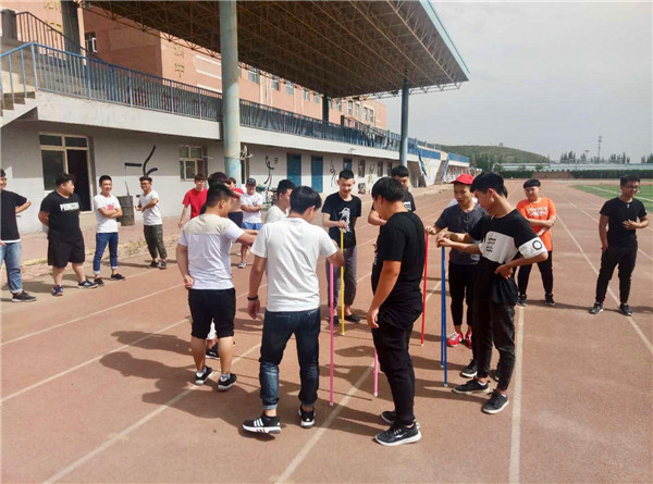 best365部分系部举办学生素质拓展活动