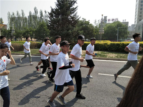 best365学子参加第32届奥林匹克日长跑活动