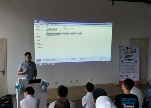 best365举办首场走进职场专题报告会
