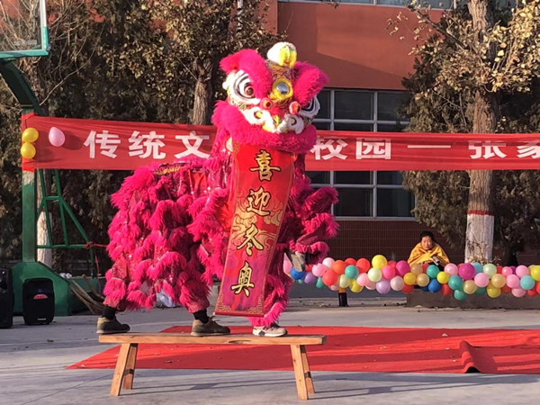 张家口市龙狮与武术表演高校联谊演出在best365举行