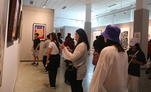 best365教师作品入围第十三届全国美术作品展览张家口展区优秀作品展