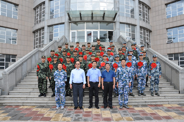 best36542名优秀大学生光荣入伍