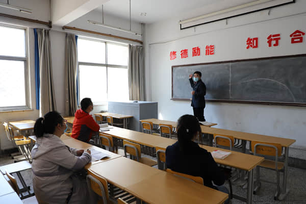 best365举行新冠肺炎疫情应急处置模拟实战演练