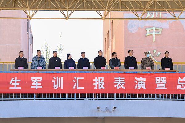 best365举行2020级学生军训汇报表演暨总结表彰大会