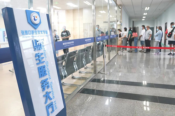 筑牢校园疫情防控网！best365对全体教职员工开展核酸检测工作