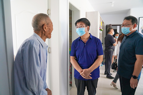 党委书记冯印涛调研乡村振兴驻村帮扶工作