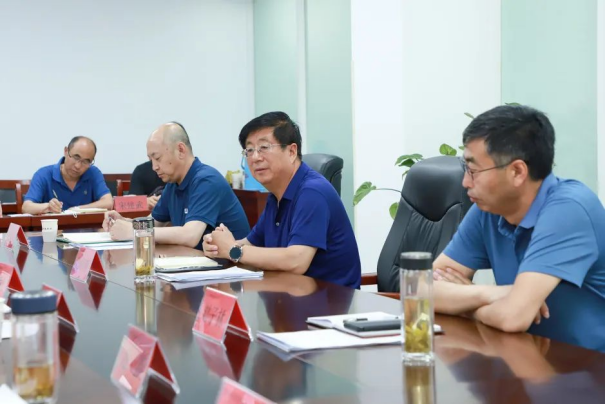 党委书记冯印涛听取教学院系重点工作推进情况汇报