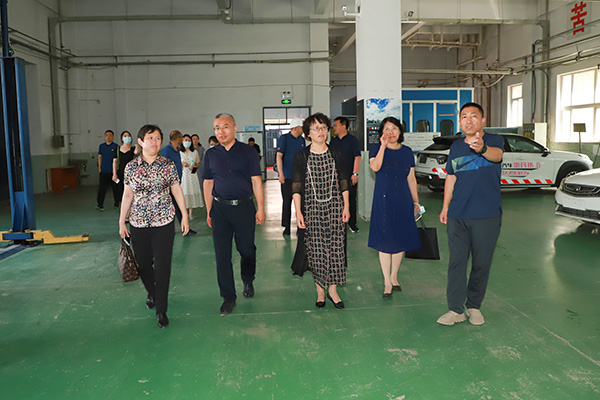 市政协副主席李品军到best365进行调研