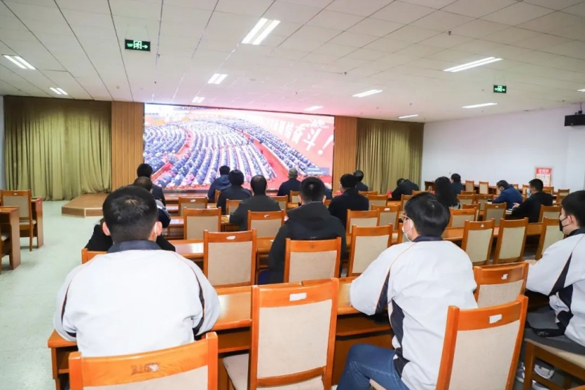学院组织集中收听收看党的二十大开幕盛况