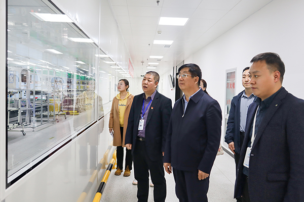 “访企拓岗”促就业｜党委书记冯印涛率队赴宝德数坝数字产业（河北）有限公司考察调研