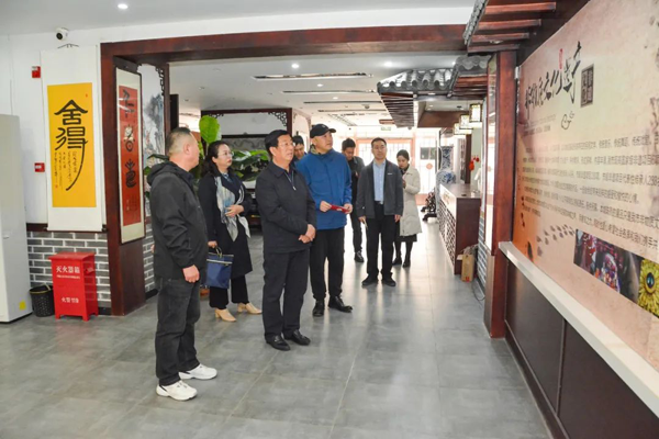 党委书记冯印涛率队赴我市非物质文化遗产体验馆考察调研